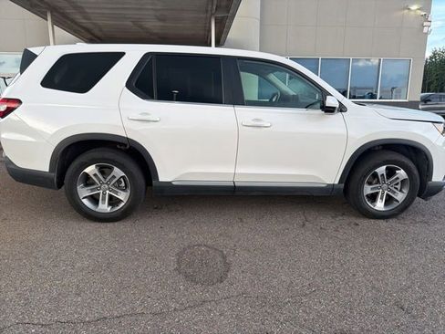 Used 2025 Honda Pilot EX-L image 2