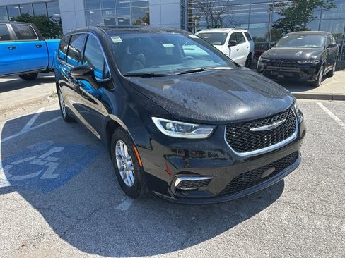 New 2026 Chrysler Pacifica Select image 7