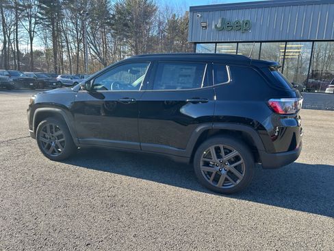 New 2026 Jeep Compass Latitude image 9