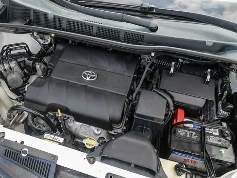 Used 2012 Toyota Sienna LE FWD image 30