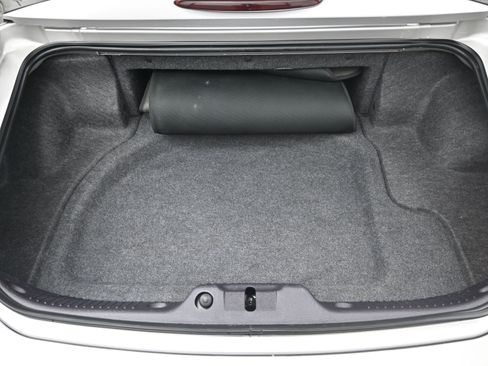 Used 2004 Ford Thunderbird image 17