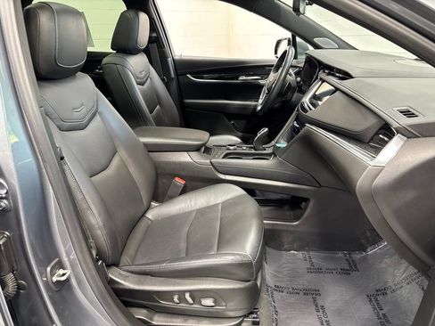 Used 2022 Cadillac XT5 Premium Luxury w/ Technology Package AWD/4WD image 11