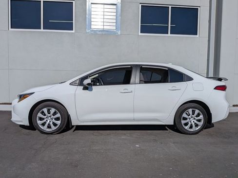 Used 2025 Toyota Corolla LE FWD image 2