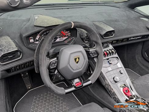 Used 2019 Lamborghini Huracan Performante AWD/4WD image 26