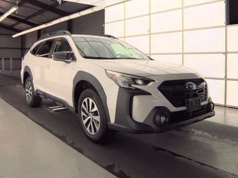 Used 2023 Subaru Outback Premium AWD/4WD image 3