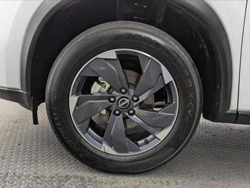 Used 2025 Nissan Rogue SV FWD image 28