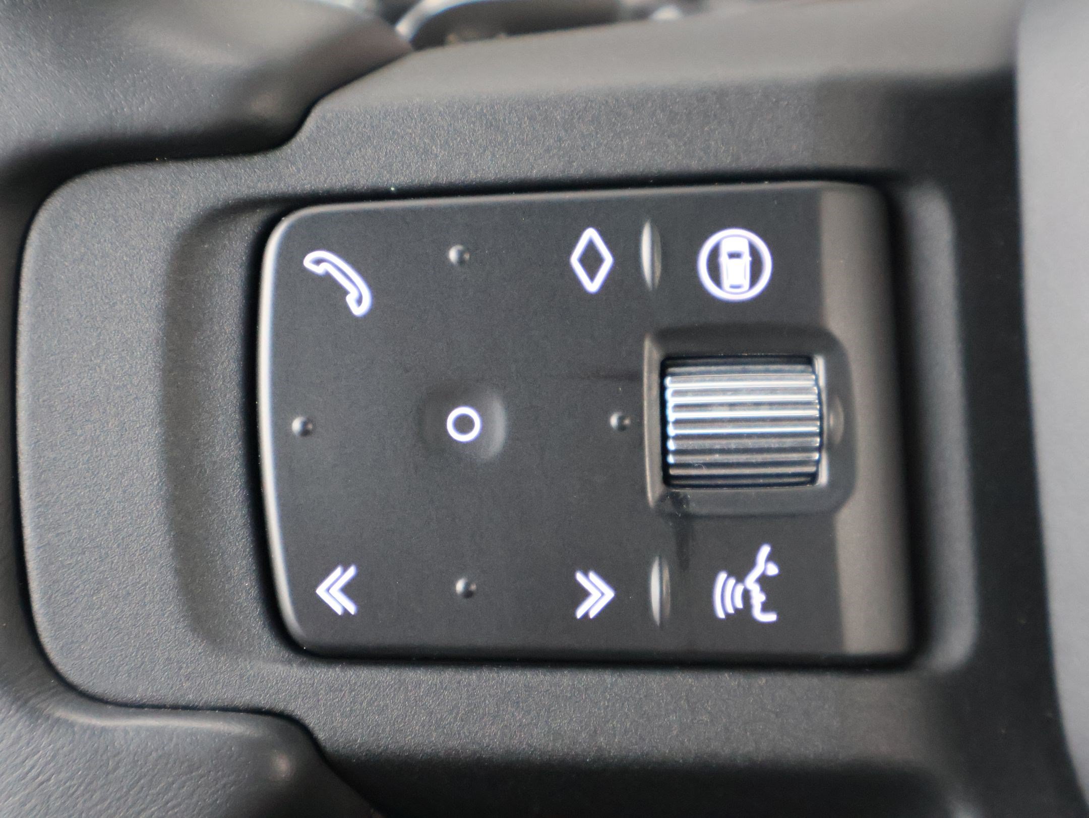 Used 2025 Land Rover Defender 110 V8 AWD/4WD image 17