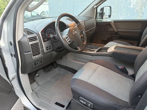 Used 2004 Nissan Titan SE AWD/4WD image 8