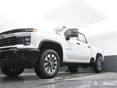 Used 2024 Chevrolet Silverado 2500 Custom w/ Custom Value Package image 42