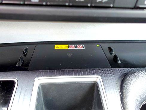 Used 2025 Toyota Sienna XLE FWD image 20
