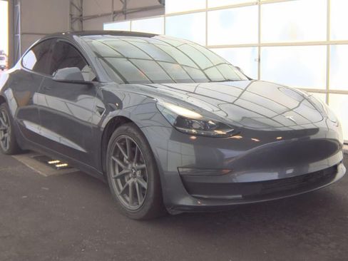 Used 2023 Tesla Model 3 Standard Range RWD image 5