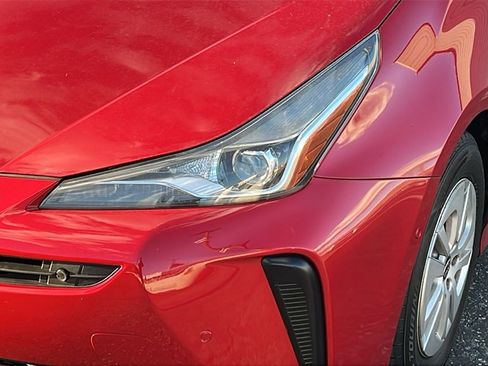 Used 2019 Toyota Prius LE image 3