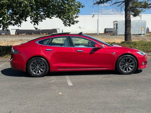 Used 2018 Tesla Model S 100D image 4