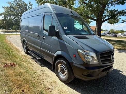 Used 2018 Mercedes-Benz Sprinter 2500 image 3