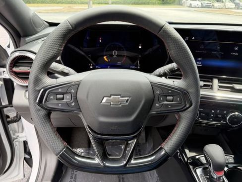 Used 2025 Chevrolet Trax RS w/ Sunroof Package FWD image 15