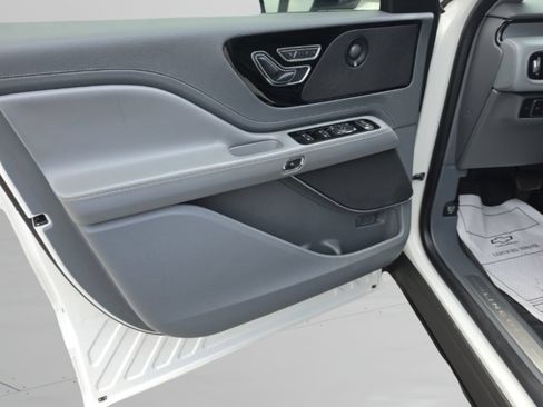Used 2020 Lincoln Aviator Reserve w/ Elements Package Plus AWD/4WD image 13