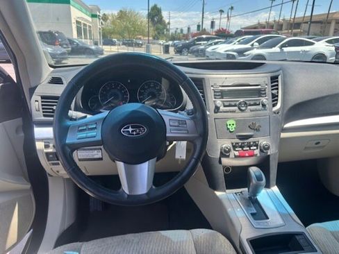 Used 2010 Subaru Outback 2.5i Premium AWD/4WD image 25