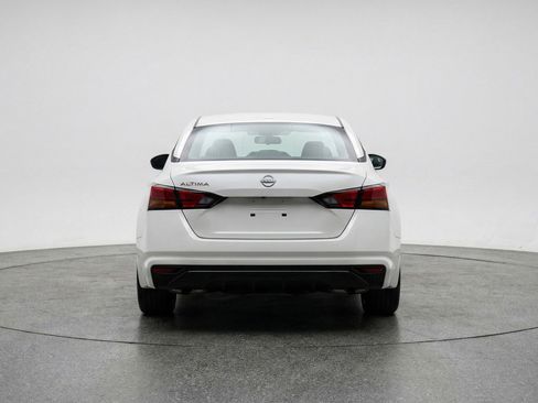 Used 2025 Nissan Altima 2.5 SV FWD image 7