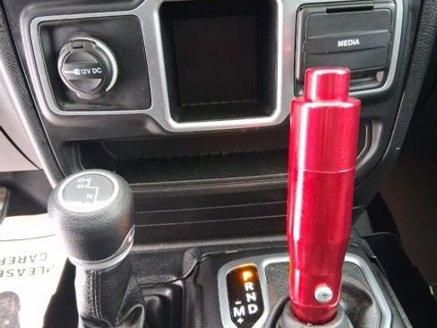 Used 2018 Jeep Wrangler Unlimited Sport image 25