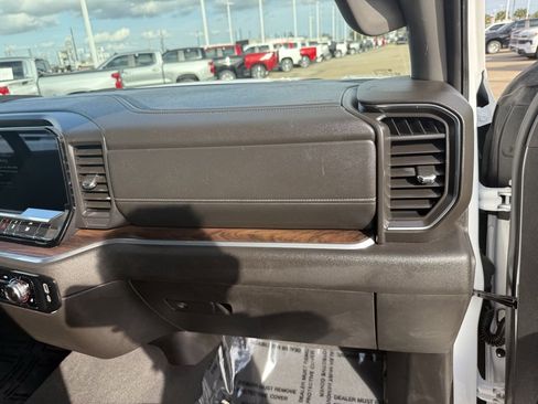 Used 2024 GMC Sierra 1500 SLT image 42