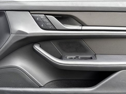 Used 2022 Porsche Taycan GTS image 19