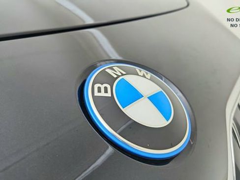 Used 2023 BMW i7 xDrive60 AWD/4WD image 16