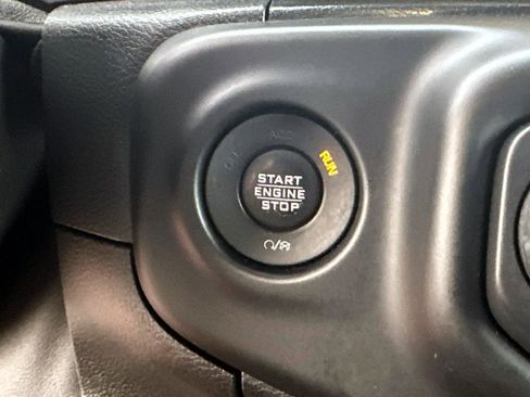 Used 2019 Jeep Wrangler Unlimited Sahara image 27