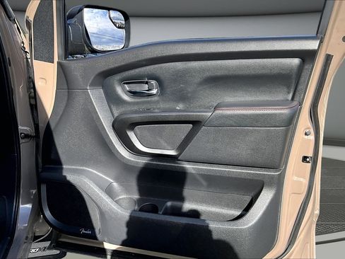 Used 2021 Nissan Titan PRO-4X w/ Pro-4x Convenience Package image 27
