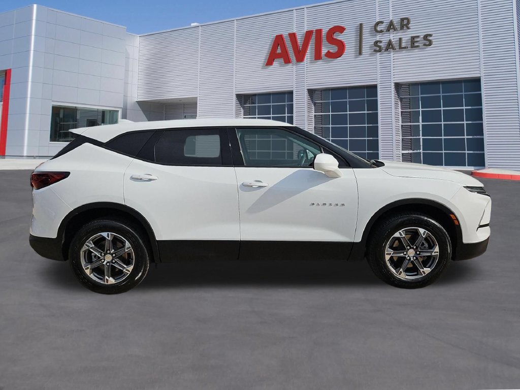Used 2025 Chevrolet Blazer LT FWD image 4