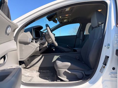 Used 2024 Hyundai Elantra SE image 23