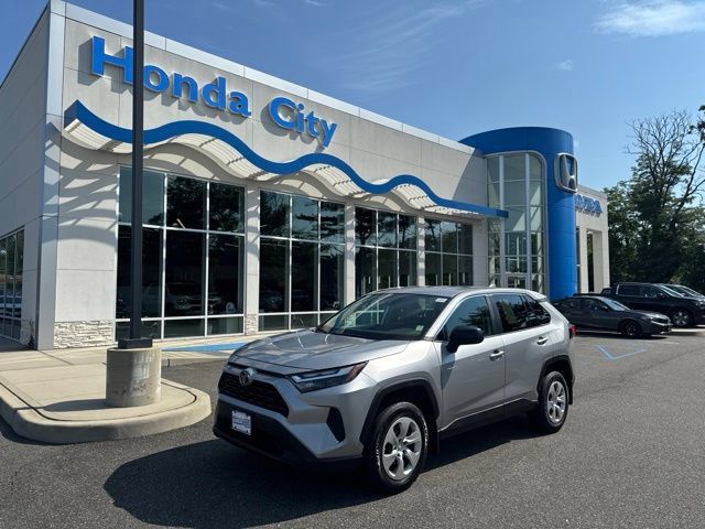 Used 2023 Toyota RAV4 LE AWD/4WD image 2