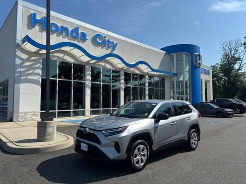 Used 2023 Toyota RAV4 LE AWD/4WD image 2