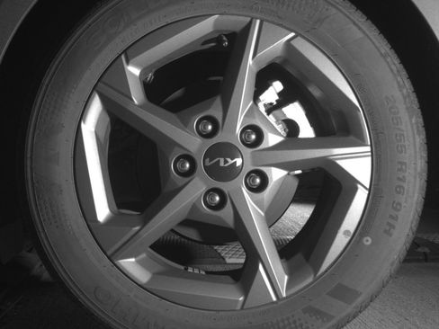 Used 2025 Kia K4 FWD image 14