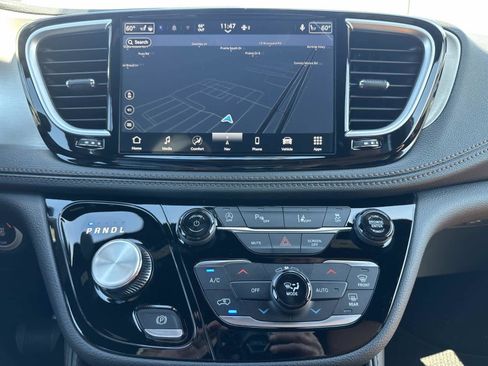 New 2026 Chrysler Pacifica Pinnacle image 17