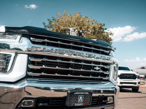 Used 2022 Chevrolet Silverado 2500 LTZ w/ Safety Package AWD/4WD image 10