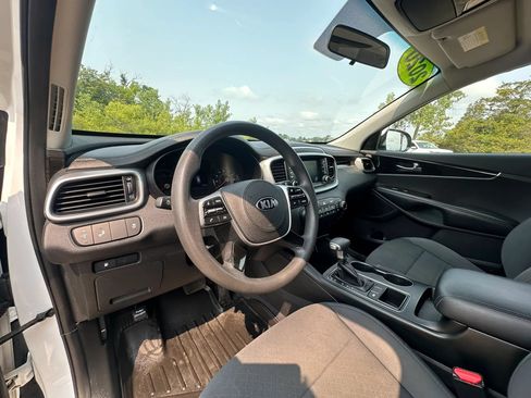 Used 2020 Kia Sorento LX FWD image 9