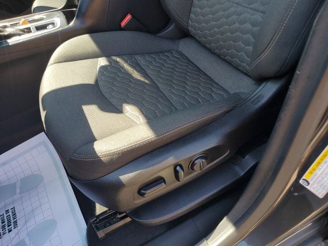 Used 2019 Chevrolet Equinox LT FWD image 21