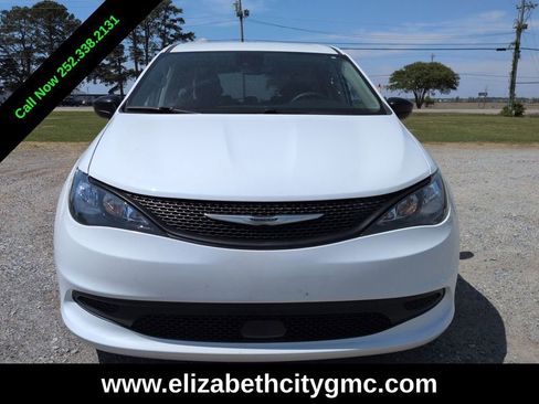 Used 2024 Chrysler Voyager LX FWD image 9