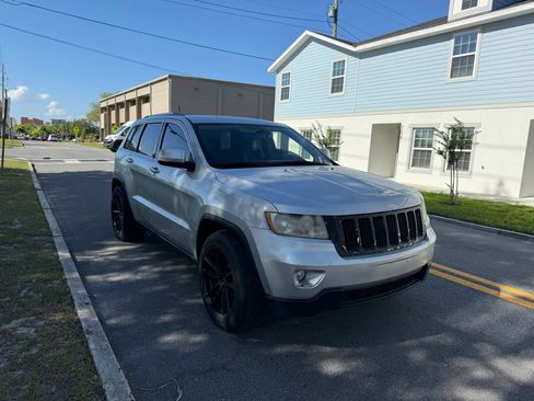 Used 2012 Jeep Grand Cherokee Laredo w/ Laredo E Group RWD image 3