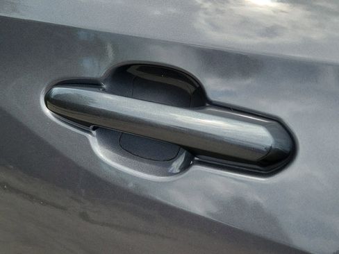 Used 2021 Toyota RAV4 XLE w/ Convenience Package image 8