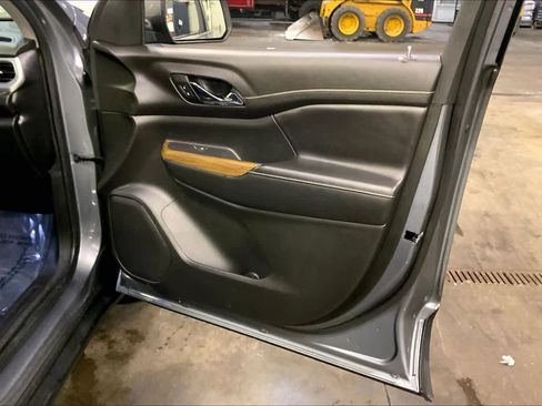 Used 2021 GMC Acadia SLE w/ Driver Convenience Package image 23