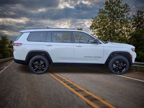 New 2025 Jeep Grand Cherokee L Limited w/ Black Appearance Package image 2