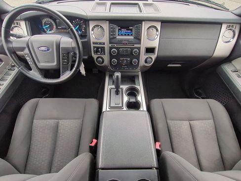 Used 2017 Ford Expedition XLT image 15