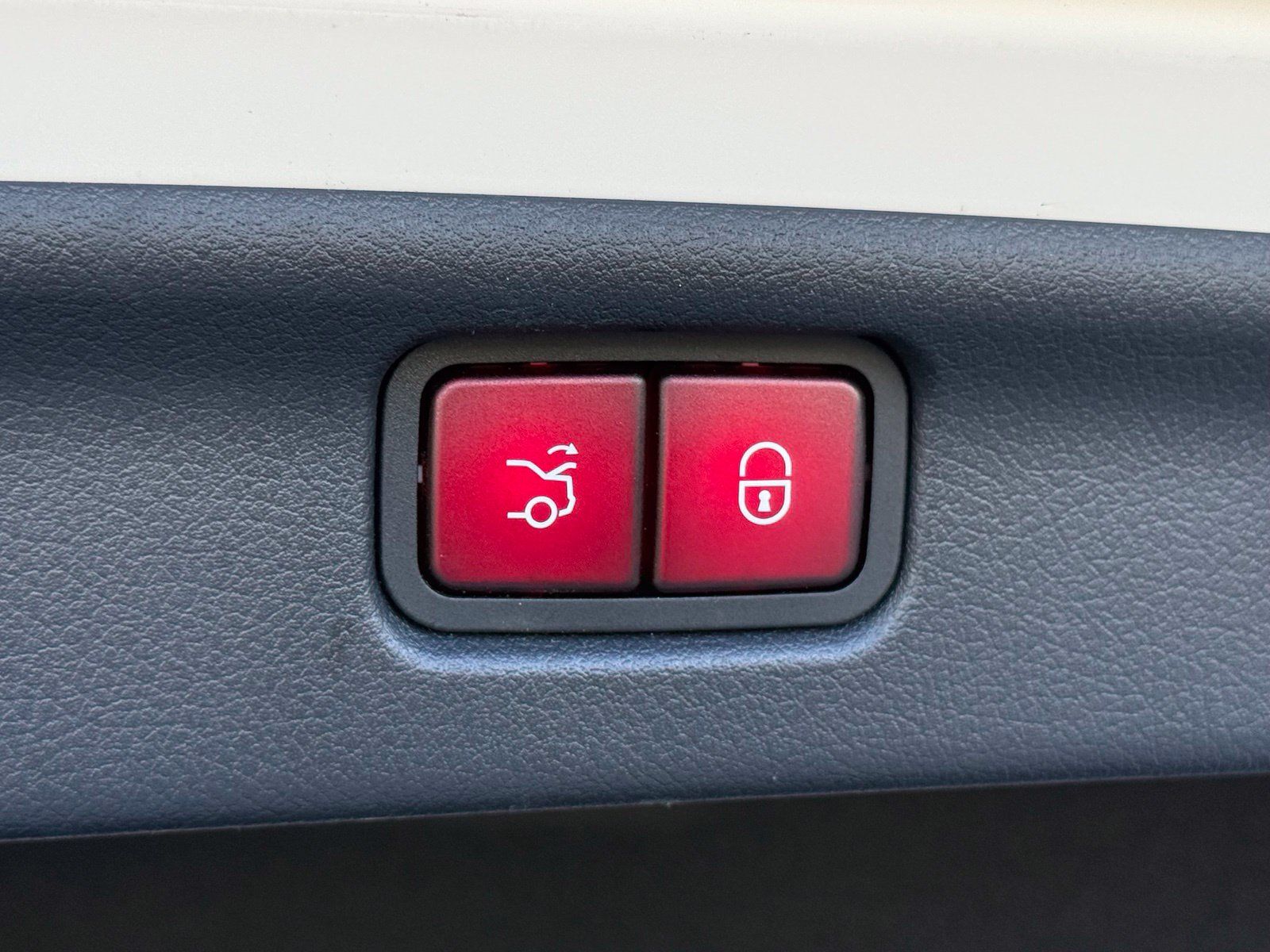 Used 2022 Mercedes-Benz C 300 Sedan image 17