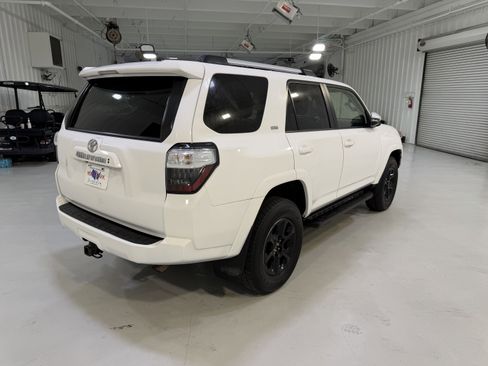 Used 2022 Toyota 4Runner SR5 Premium AWD/4WD image 5