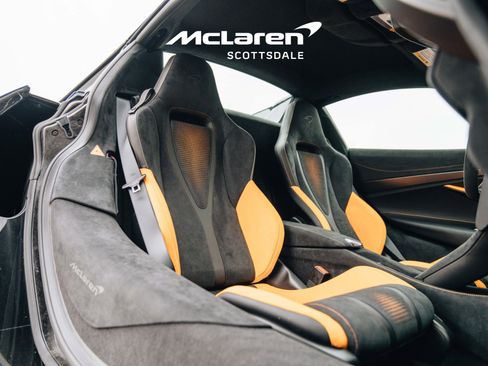 Used 2024 McLaren 750S Spider image 32
