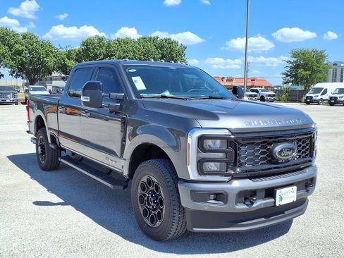 New 2026 Ford F250 Lariat w/ Black Appearance Package AWD/4WD image 3
