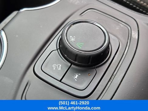 Used 2024 GMC Terrain SLE FWD image 27