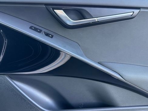 Certified 2024 Kia Niro EX w/ EX Cold Weather Package image 23