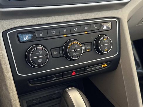 Used 2021 Volkswagen Atlas SE w/ Panoramic Sunroof Package image 26